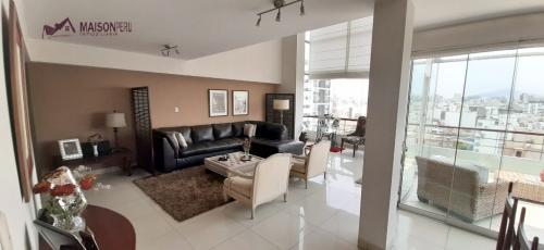 Duplex en Venta 3 Dorm. 230 M2 Miraflores (Ref: 695)