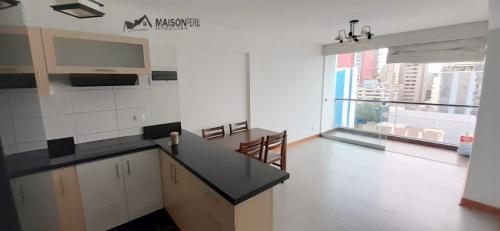 2 Cuartos, 68 m² – Departamento Alquiler 2 Dorm. Balcón Cochera Miraflores (21008ñ