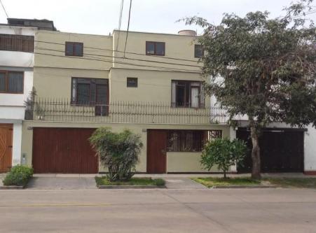 4 Cuartos, 364 m² – CASA EN VENTA - ID 197475